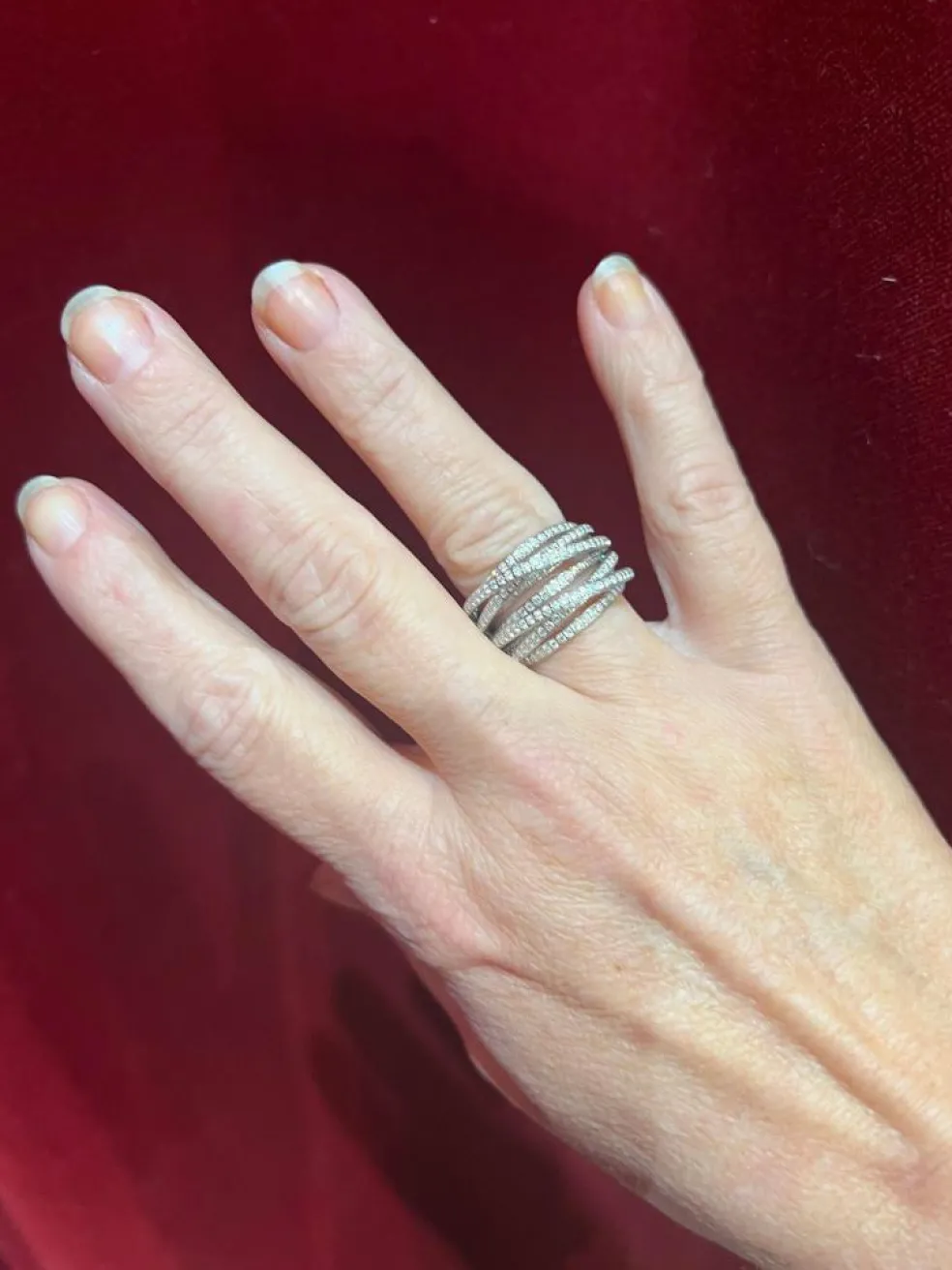 Bague or blanc sertie de diamants en pavage pour 1,73 carats