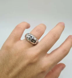 Bague or blanc sertie de diamants taille ancienne