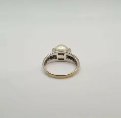 Bague or blanc sertie d’une perle de culture et diamants