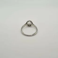 Bague or blanc sertie d'un diamant