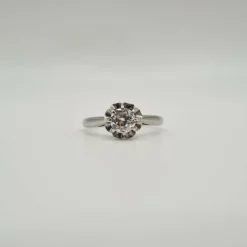 Bague or blanc sertie d'un diamant