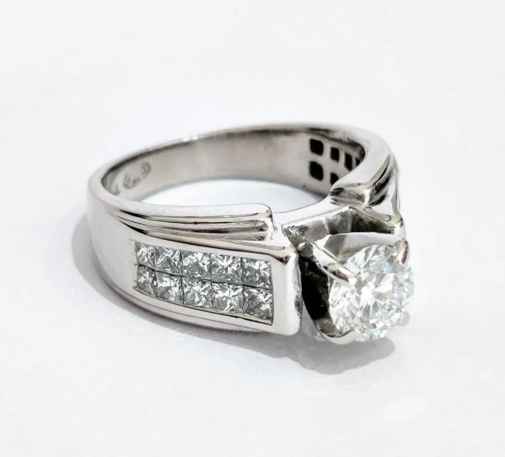 Bague or blanc solitaire accompagné