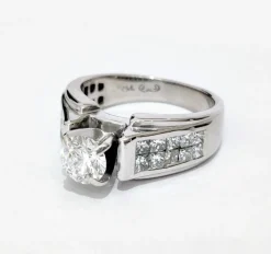 Bague or blanc solitaire accompagné