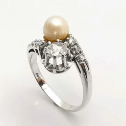 Bague or blanc toi & moi diamants et perle
