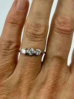 Bague or blanc trilogie diamants