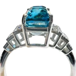 Bague or blanc zircon bleu naturel 4.60 carats diamants