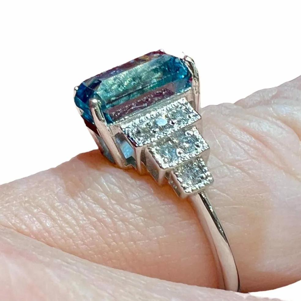 Bague or blanc Zyrcon Bleu naturel 4.60 carats et diamants