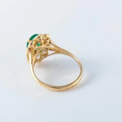 Bague or, diamants et émeraude