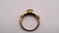 Bague or et émeraude