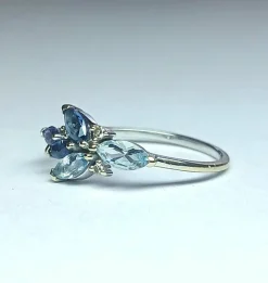 Bague or gris, aigue marines, saphirs