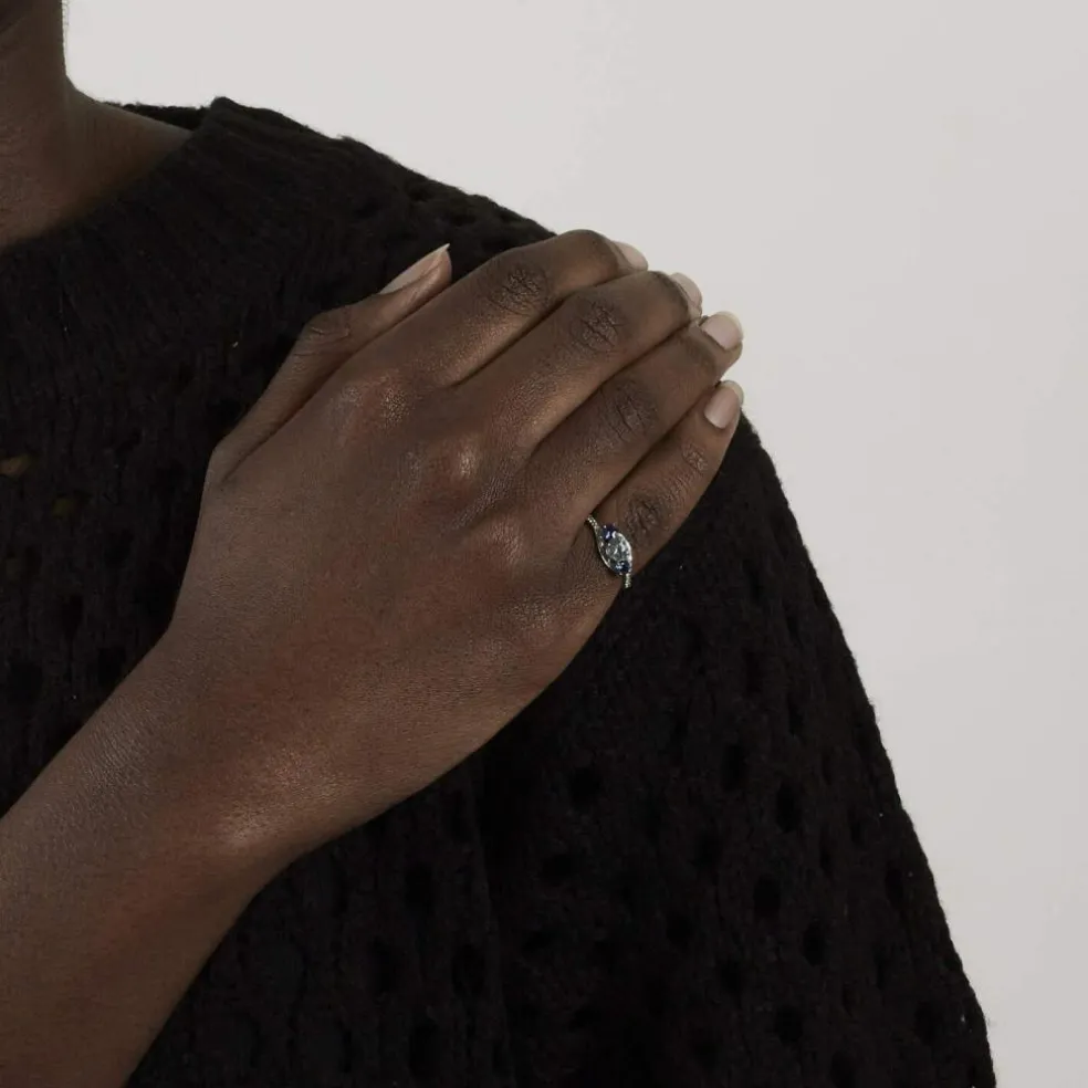 Bague or gris, aigue-marine, saphirs et diamants