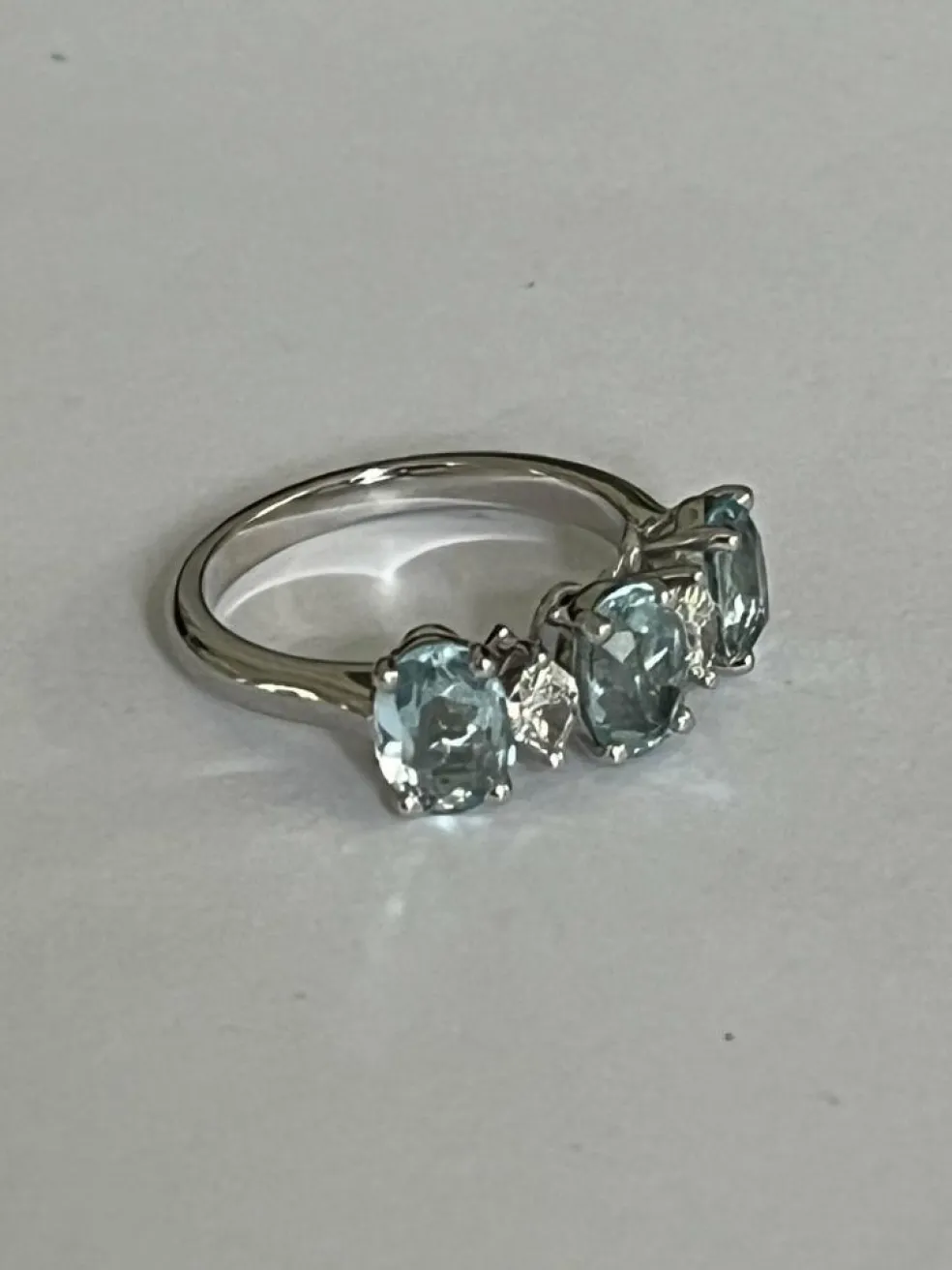 Bague or gris aigues-marines diamants
