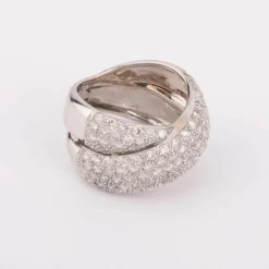Bague or gris croisée pavage diamant