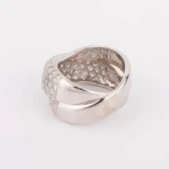 Bague or gris croisée pavage diamant