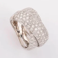 Bague or gris croisée pavage diamant