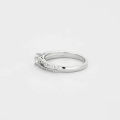 Bague or gris diamant style solitaire
