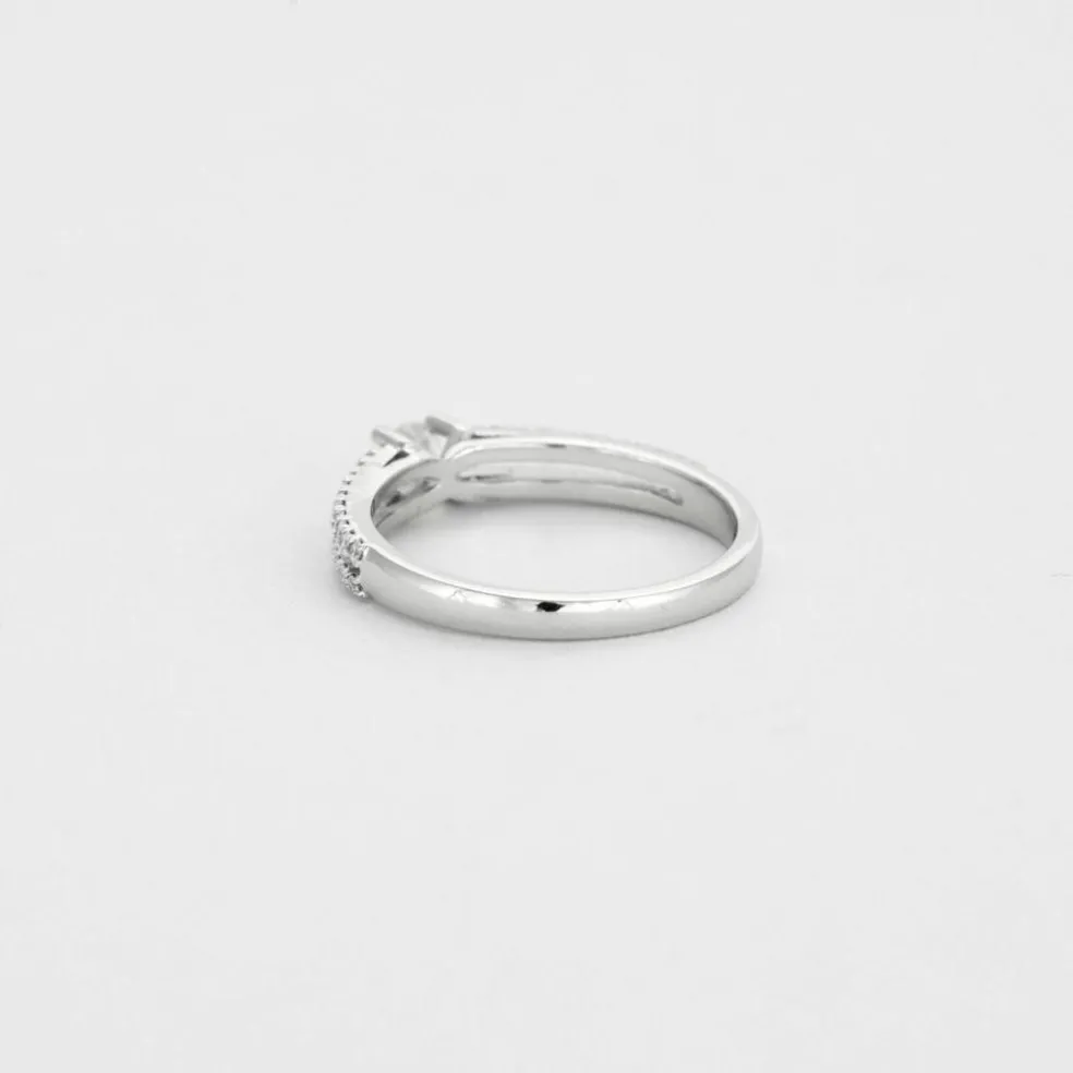 Bague or gris diamant style solitaire