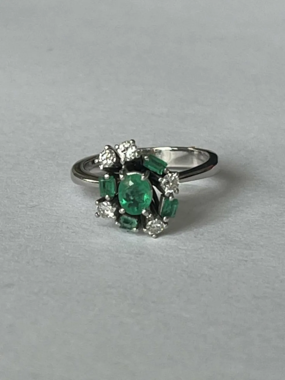 Bague Or Gris Emeraude Diamants