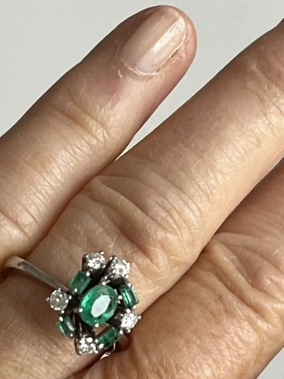 Bague Or Gris Emeraude Diamants