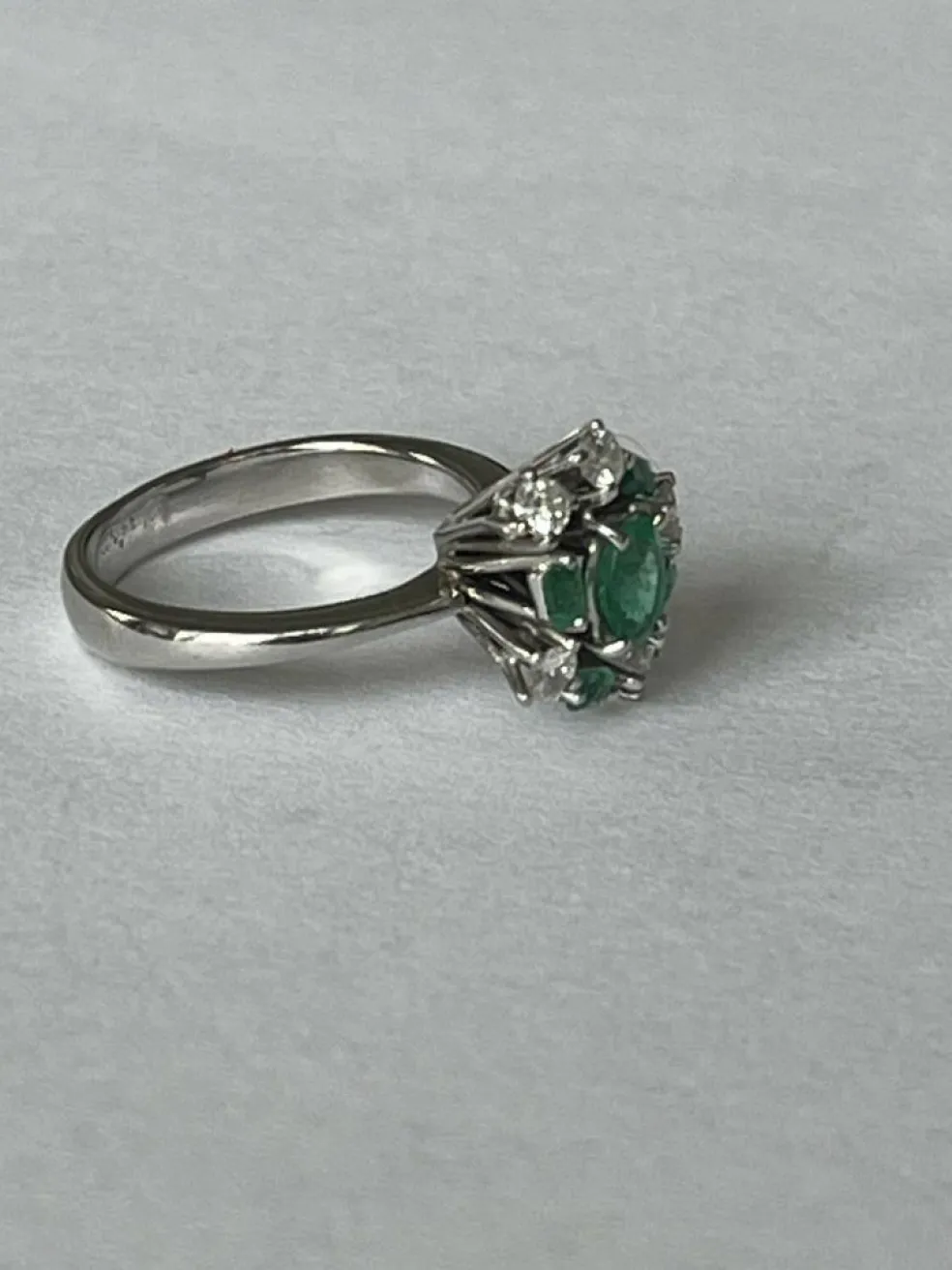 Bague Or Gris Emeraude Diamants