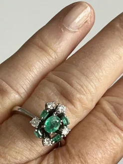 Bague Or Gris Emeraude Diamants
