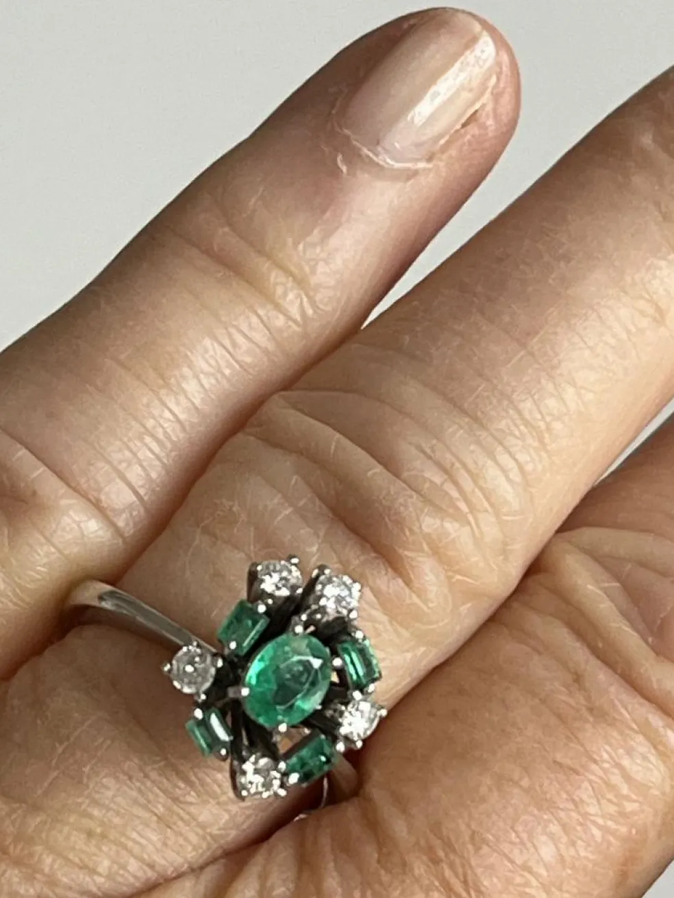 Bague Or Gris Emeraude Diamants