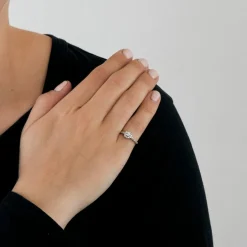 Bague or gris et diamants