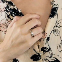 Bague or gris et diamants
