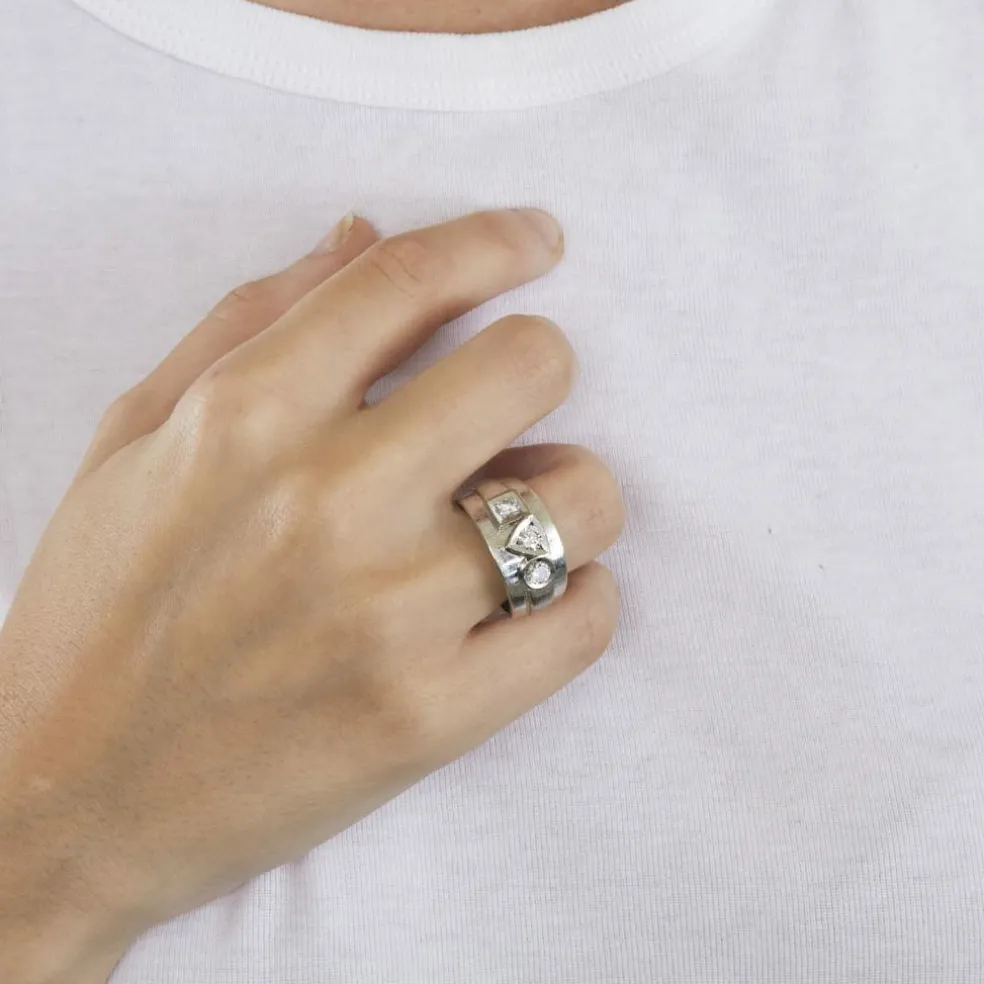 Bague or gris et diamants