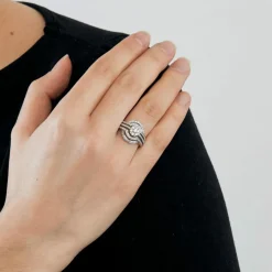 Bague or gris et diamants