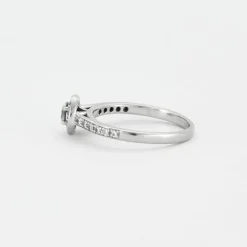 Bague or gris et diamants