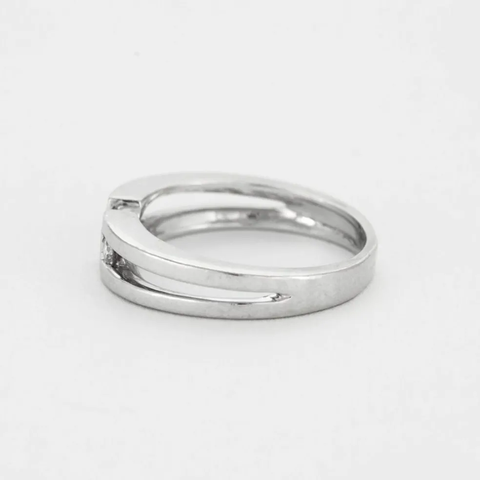 Bague or gris et diamants
