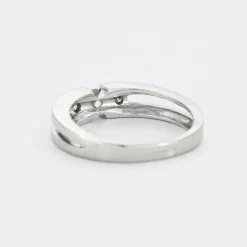 Bague or gris et diamants