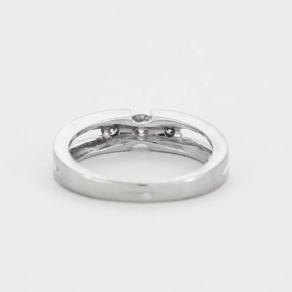Bague or gris et diamants