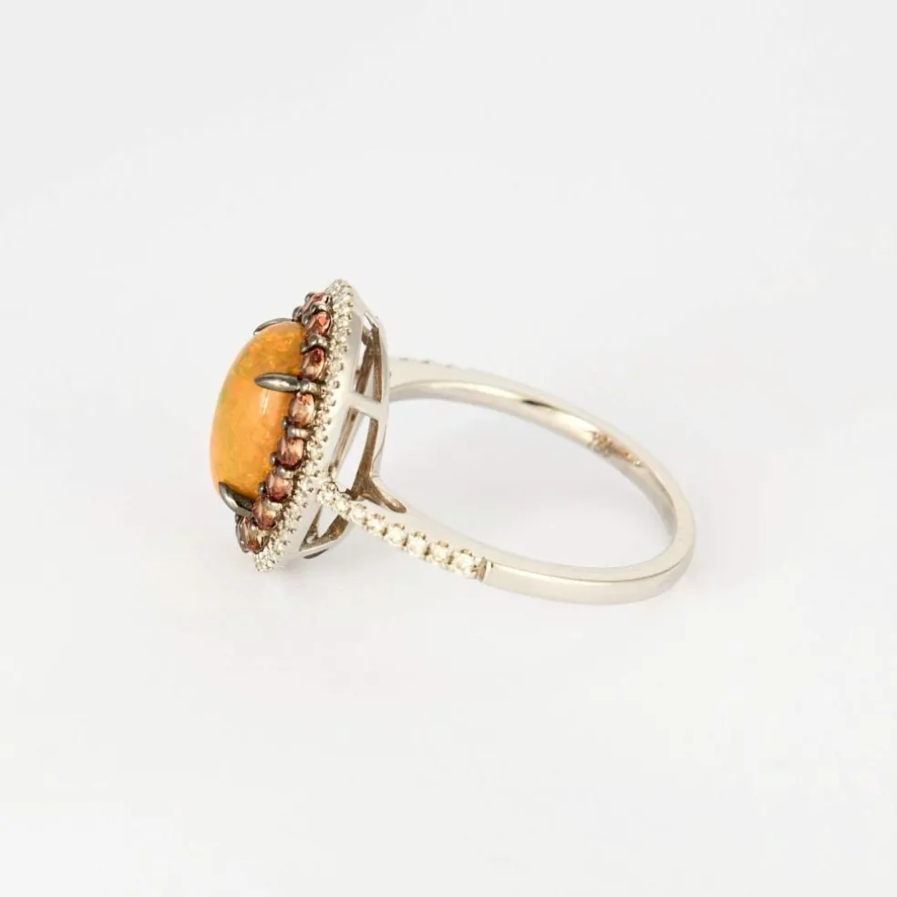 Bague or gris, opale de feu, saphirs orange et diamants