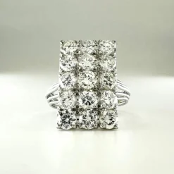 Bague or gris pavée de diamants