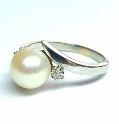 Bague or gris perle et diamants