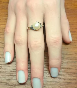 Bague or gris perle et diamants