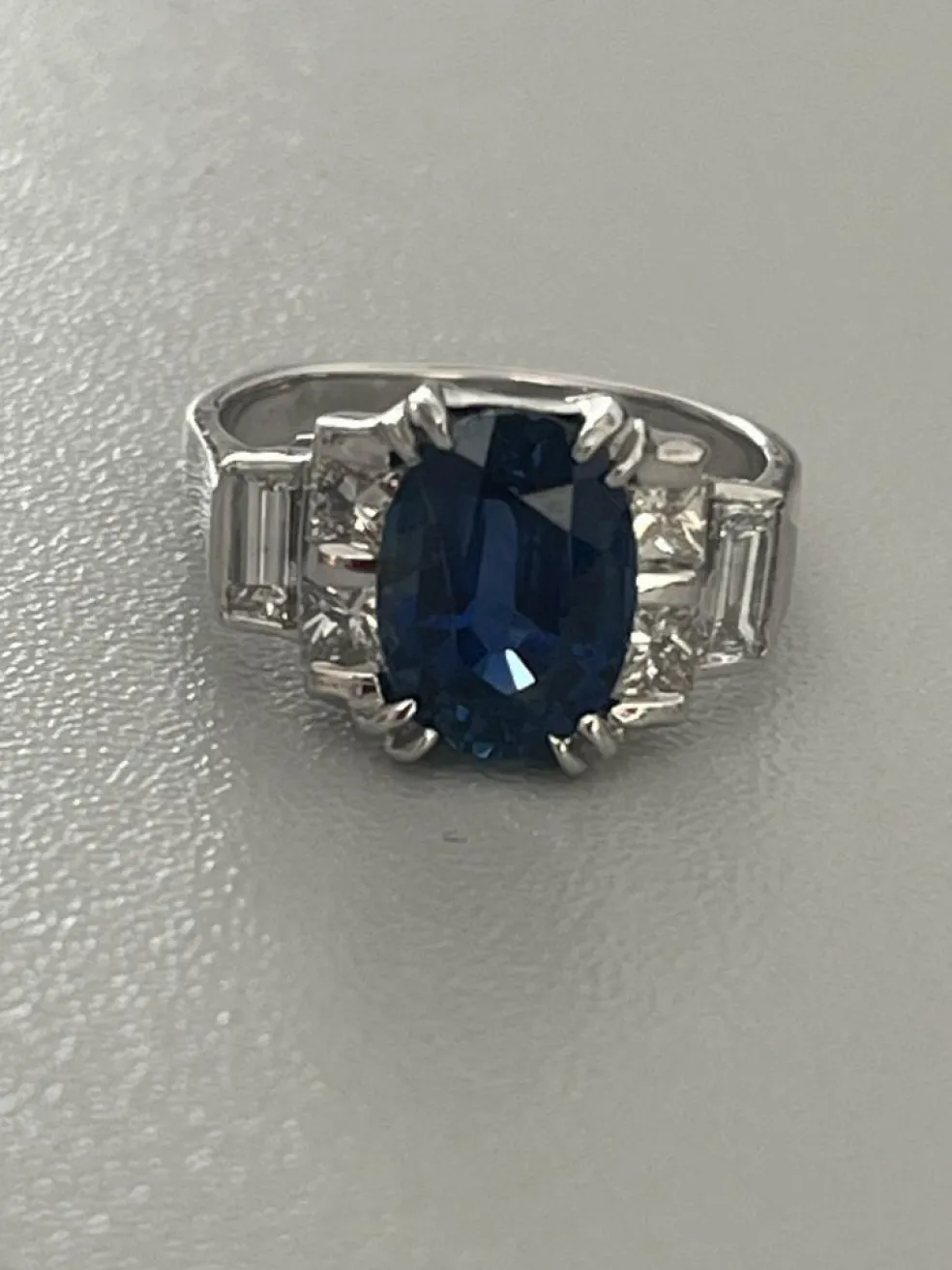Bague Or Gris Saphir Certifié Diamants