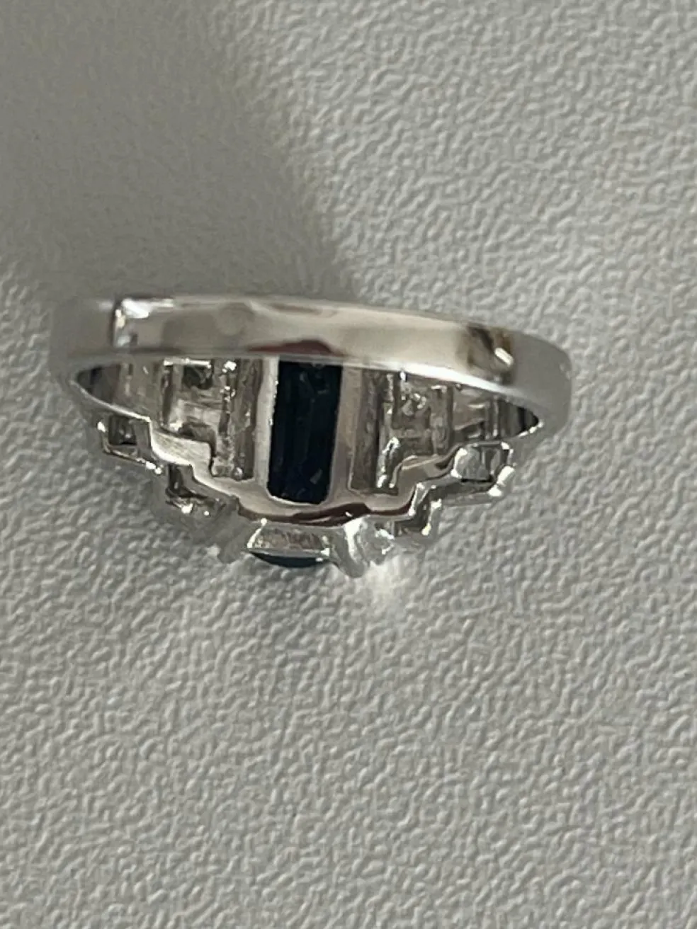 Bague Or Gris Saphir Certifié Diamants