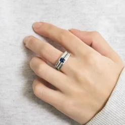 Bague or gris saphir et diamants