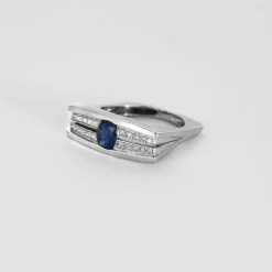 Bague or gris saphir et diamants