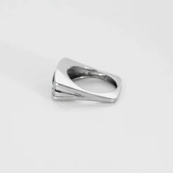 Bague or gris saphir et diamants