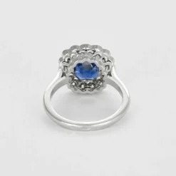 Bague or gris, saphir et diamants