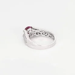 Bague or gris, saphir rose et diamant