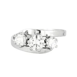 Bague or gris trois diamants