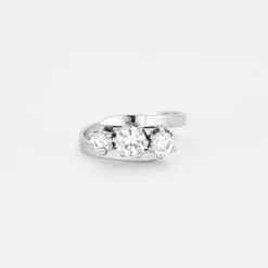 Bague or gris trois diamants