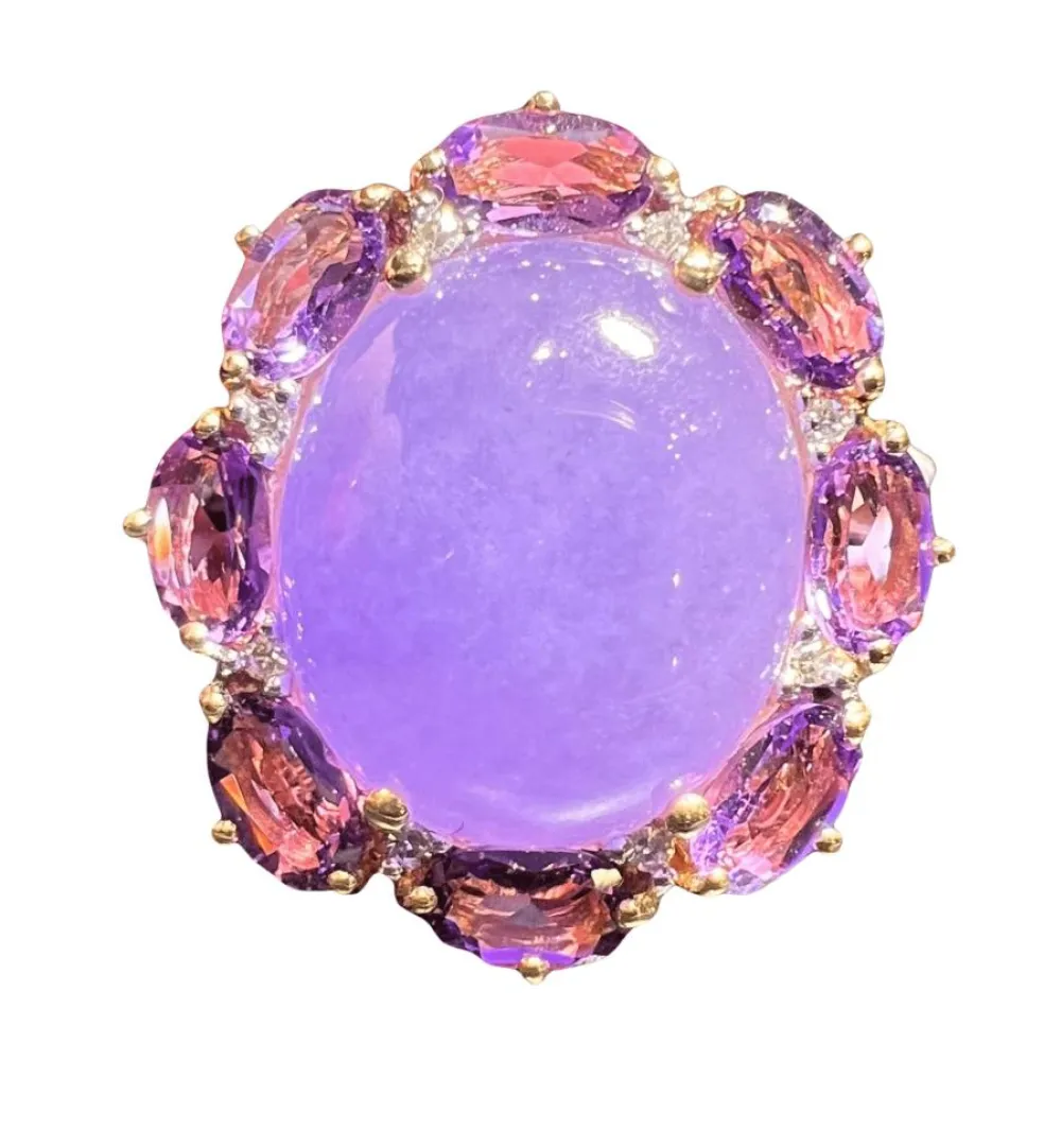 Bague or jade lavande en cabochon, améthystes, pavage de diamants