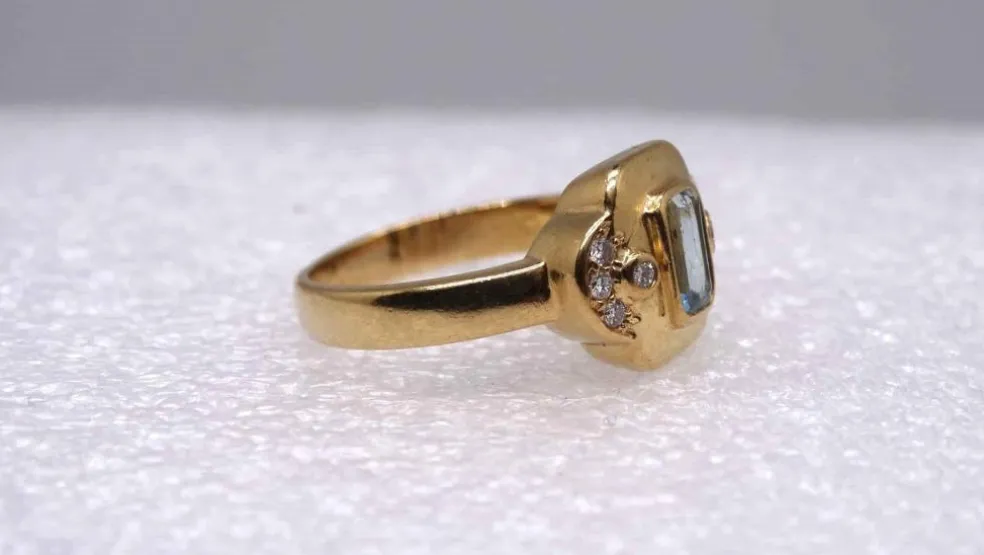 Bague or jaune, aigue-marine et diamants
