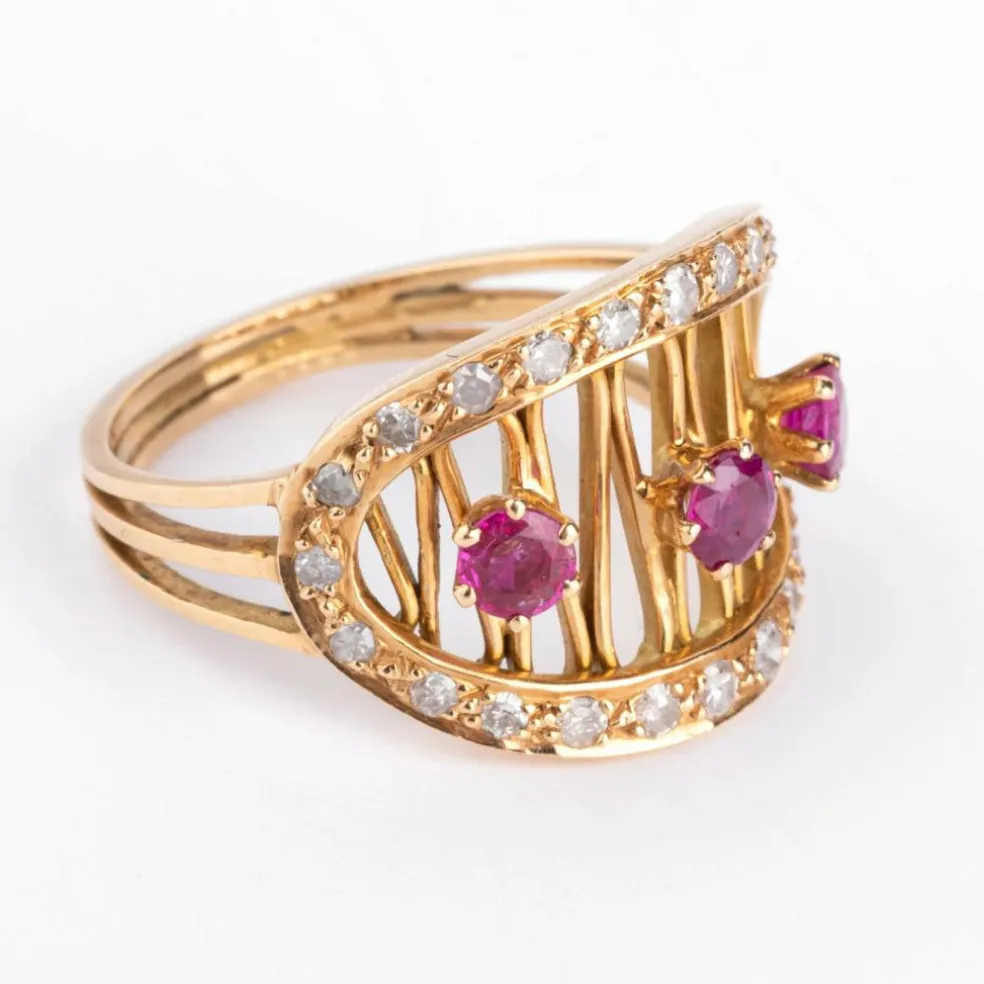 Bague or jaune ajouré rubis